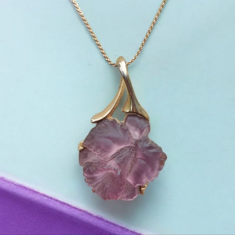 🌺 Vintage Park Lane Frosted Glass Flower Pendant Necklace